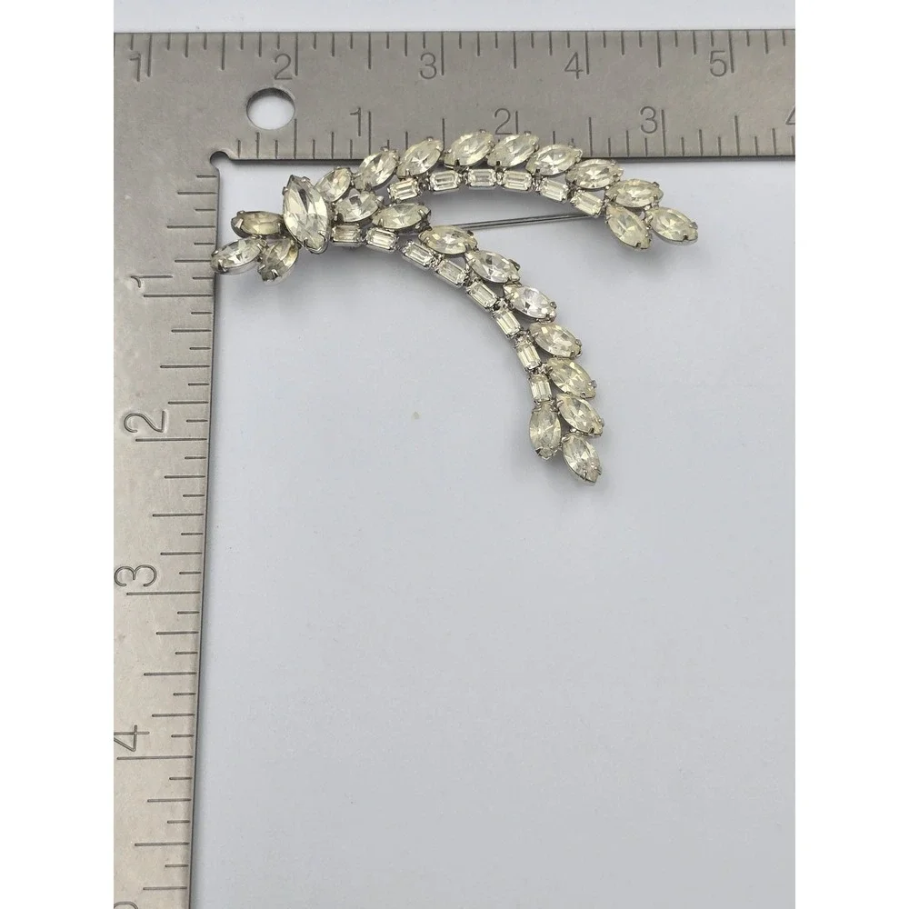 Vintage Clear Champagne Rhinestone Brooch Pin Silver Tone Marquise Baguette Leaf